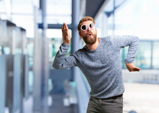 blond Hipster Mann. glücklichen Ausdruck