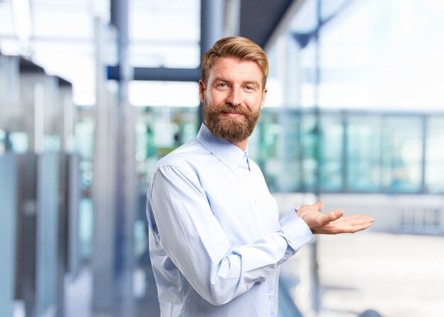 blonder Mann. glücklichen Ausdruck