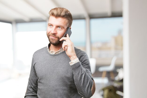 blonder Mann. glücklichen Ausdruck