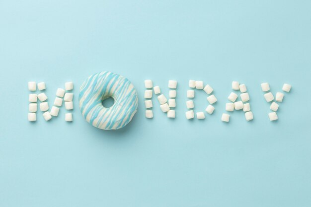 Blue Monday Arrangement mit Donut