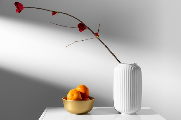 Blume in einer Vase und Orange Neujahrs-Chinesisch 2021