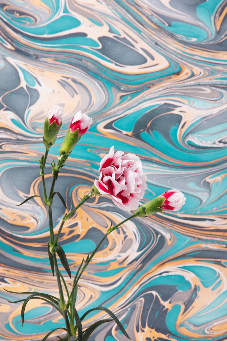 Kostenlose Foto blume mit psychedelischer malerei