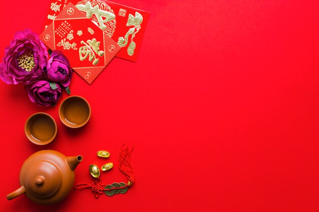 Blumen und Zubehör für die Teezeremonie