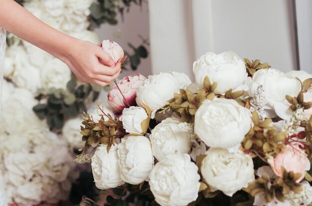 Blumenstrauß von schönen Rosen schließen oben