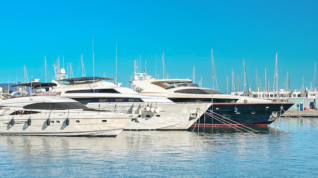 Kostenloses Foto boote auf dem wasser in alicante