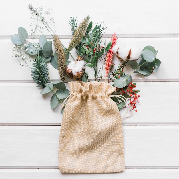 Botanische Zusammensetzung mit Tasche