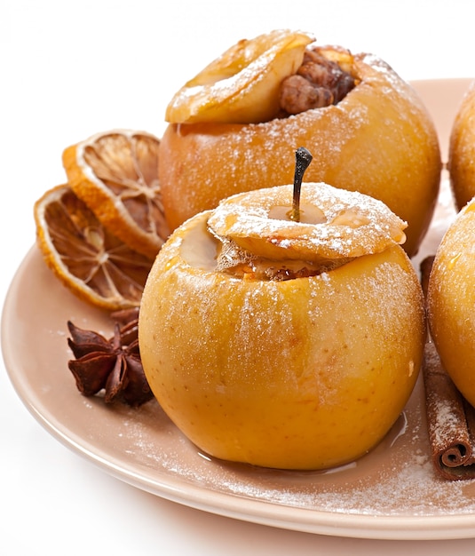 Bratäpfel mit Honig und Nüssen