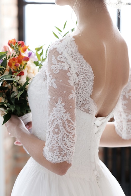 Braut in ihrem Hochzeitskleid