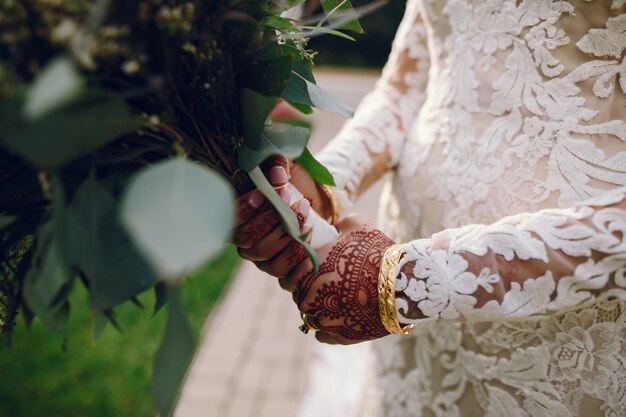 Braut mit Mehendi