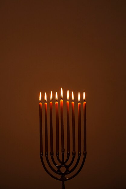 Brennen des religiösen Kerzenständers