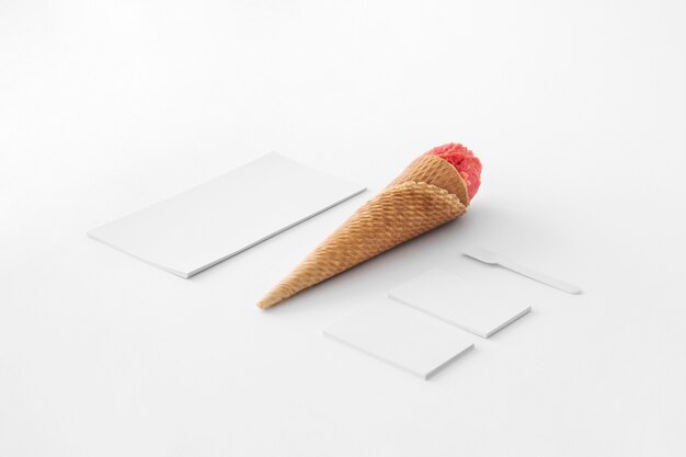 Briefpapier-Eiscreme-Konzept