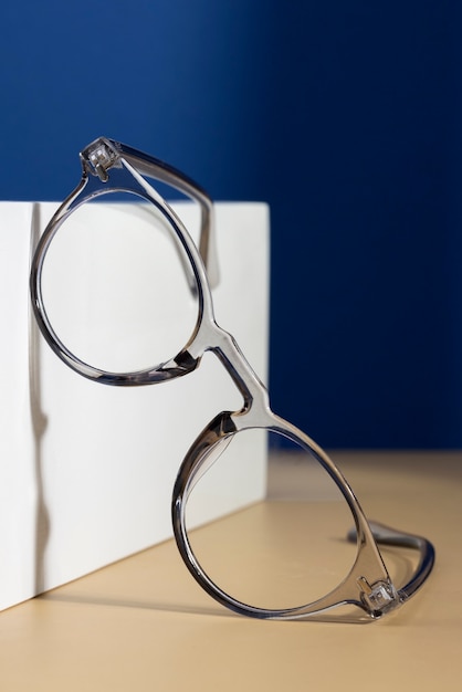 Kostenloses Foto brille mit leicht abgerundetem rahmen