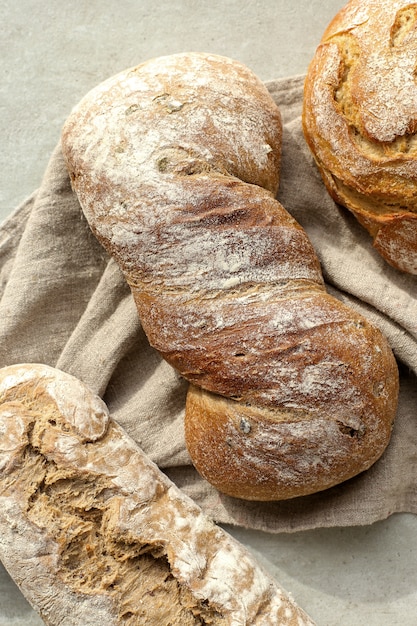 Brot auf einem Tuch