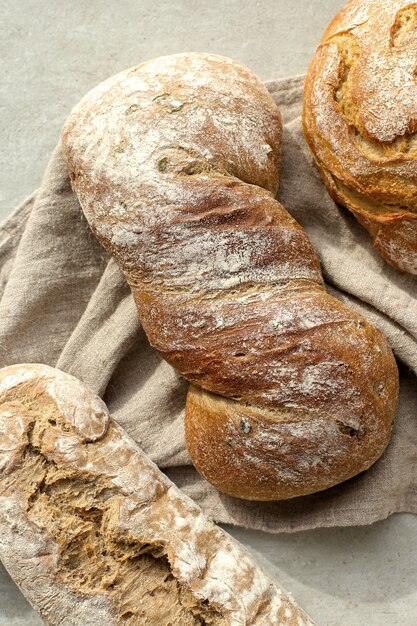 Brot auf einem Tuch