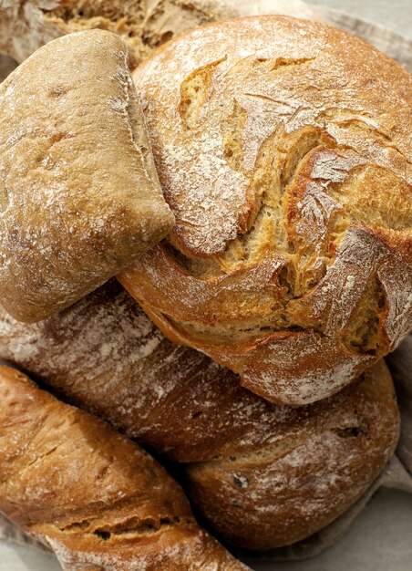 Brot auf einem Tuch