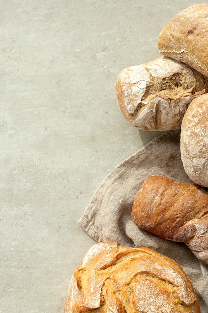 Brot auf einem Tuch