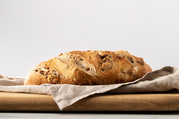 Brot auf Schneidebrett