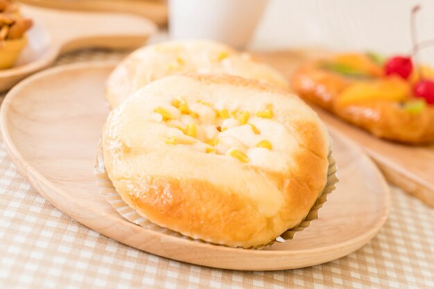 Brot mit Mais und Mayonnaise