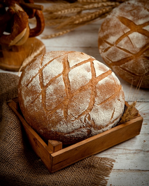 Brot mit Mehl belegt