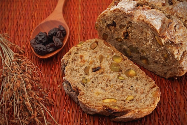 Brot mit Rosinen