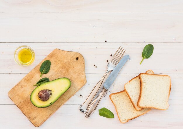 Brot und Avocado