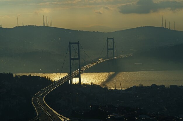 Brücke bei Sonnenuntergang