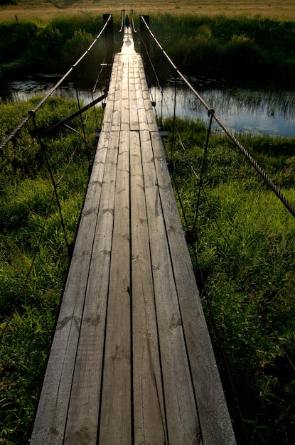 Kostenloses Foto brücke im sonnenuntergang