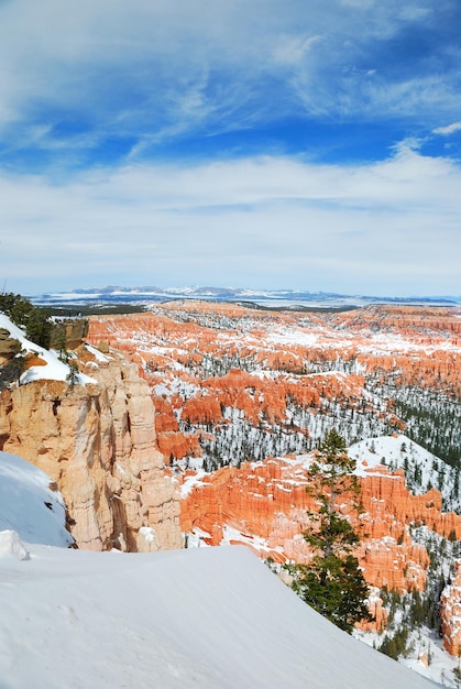 Bryce canyon mit schnee im winter