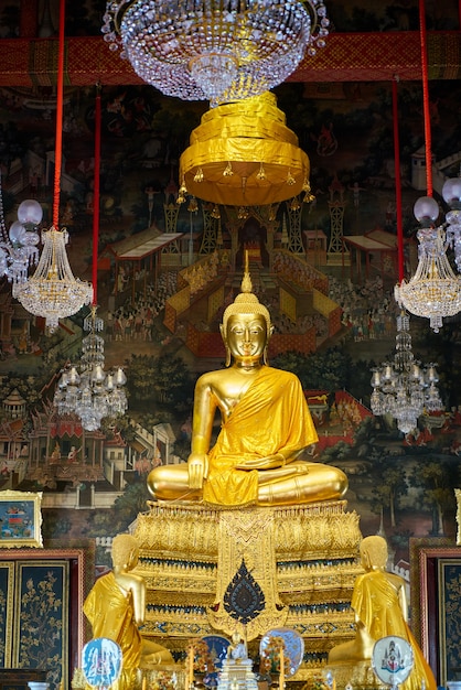 Buddha bei wat arun, bangkok, thailand