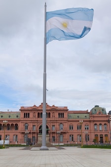 Buenos aires, argentinien - 29. november 2018: casa rosada ansicht während der g20-manifestation 2018. wahrzeichen von argentinien