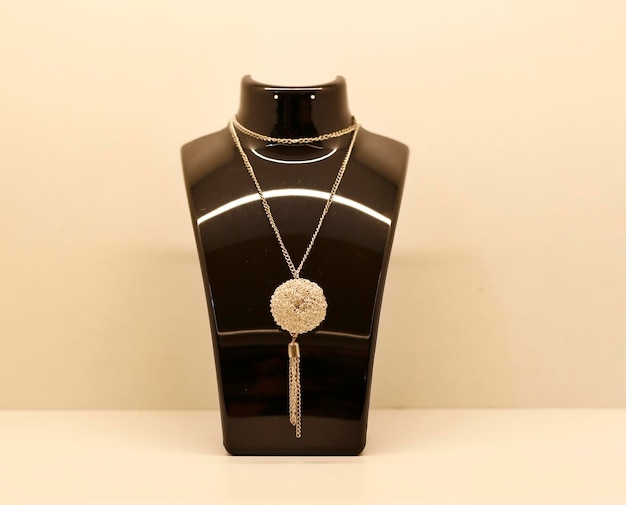 Büste Vitrine Schmuck Display für Halskette Anhänger Schmuck Lifestyle Mode Accessoires Mockup