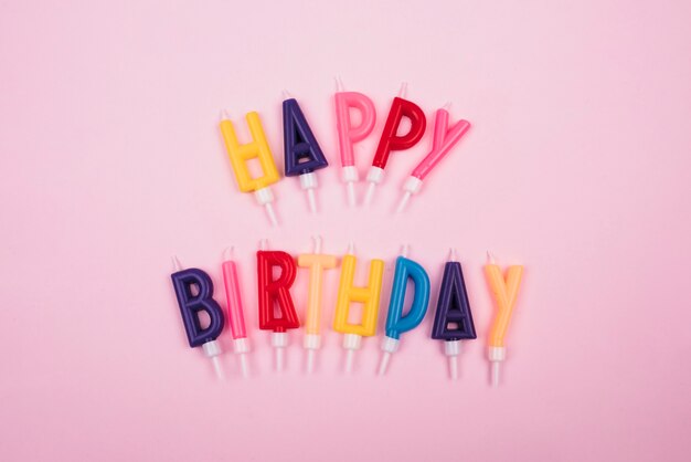 Bunte Kerzen mit alles Gute zum Geburtstagmeldung