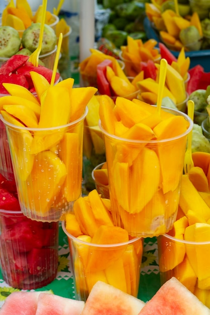 Kostenloses Foto bunte köstliche früchte des hohen winkels