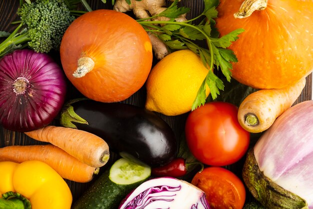 Bunte köstliche Gemüseanordnung der Draufsicht
