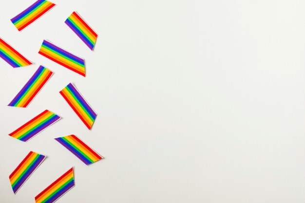 Bunte LGBT-Papierflaggen