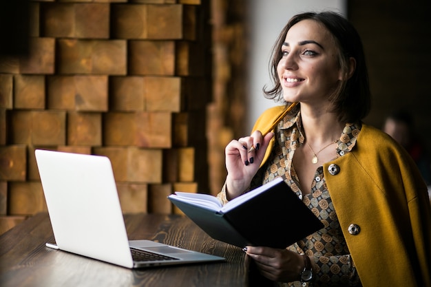 Business-Frau arbeiten