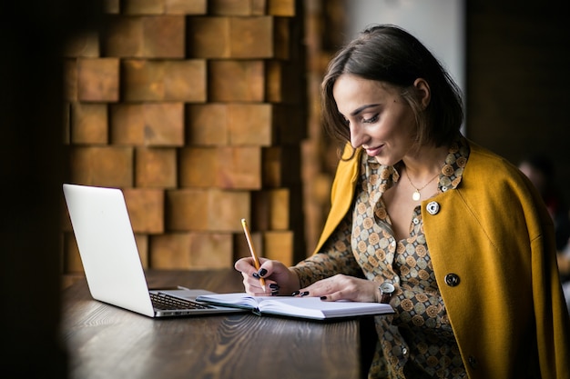 Business-Frau arbeiten