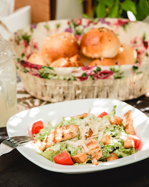 Caesar Salat mit Hühnchen