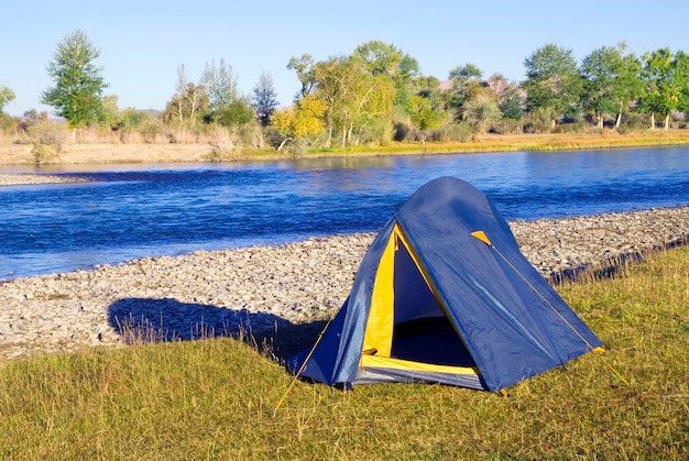 Camping am schönen Fluss