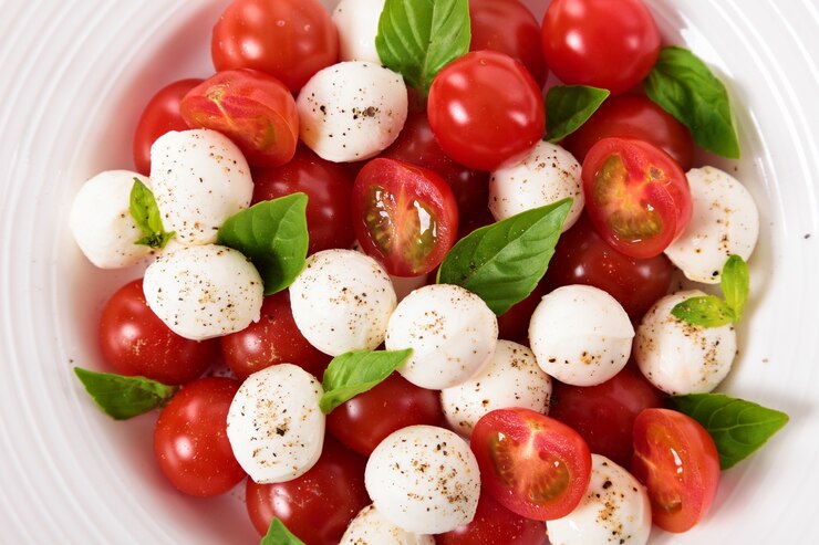 Kostenlose Foto caprese-salat mit mozzarella-käse
