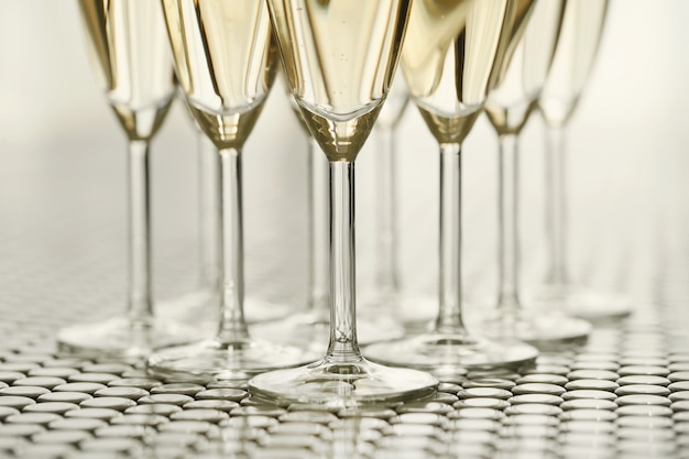 Kostenloses Foto champagnergläser mit champagner