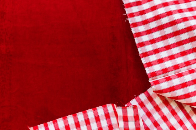 Checkered Muster Stoff auf Burgunder Textil