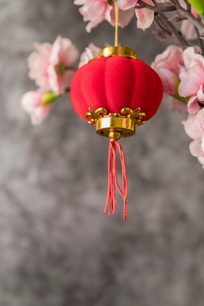 Chinesische Dekoration des neuen Jahres mit Blumen