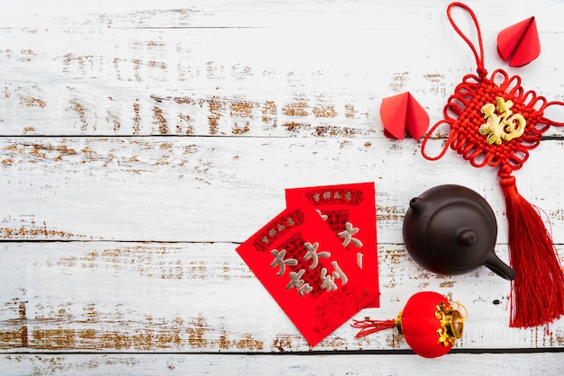 Chinesisches Konzept des neuen Jahres mit Teetopf