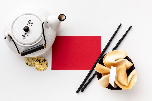 Chinesisches neues Jahr des Teekannen- und Kartenmodells