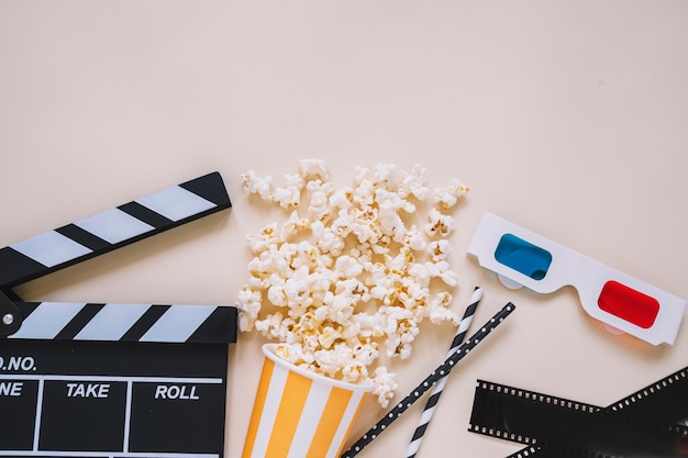 Clapperboard mit Filmelementen