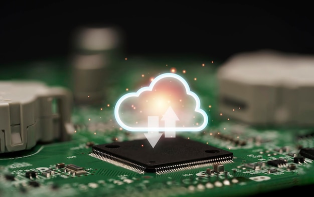 Cloud-computing auf elektronischen chips und platinen cloud-computer ist ein system zum übertragen von dateninformationen und zum hochladen von download-anwendungen technologie-transformationskonzept