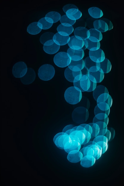 Cluster von türkisfarbenen Lichtern