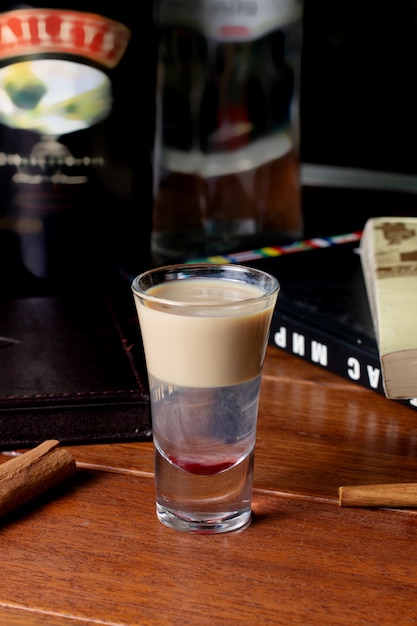 Cocktail mit Baileys Irish Cream Likör