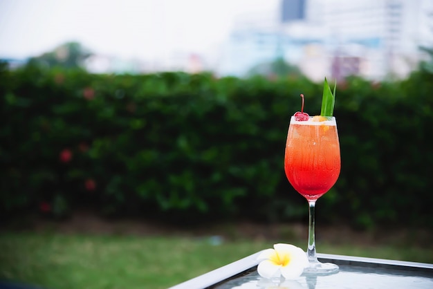 Cocktailrezeptname Mai tai oder Mai thailändischer weltweiter Bevorzugungscocktail